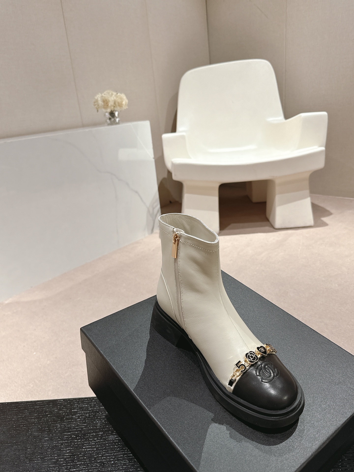CHANEL 2024 -Boots