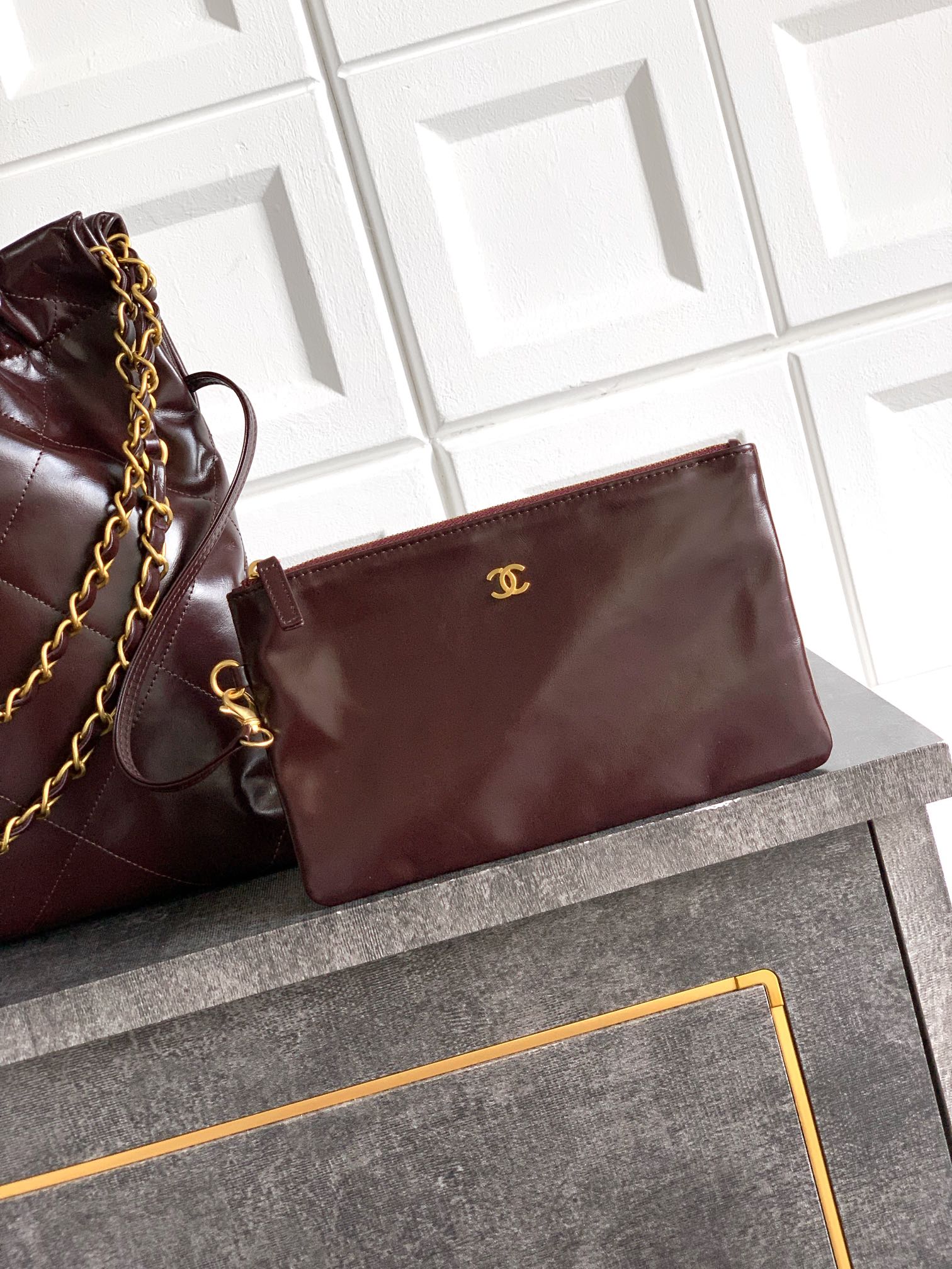 CHANEL 22 Handbag Shiny Calfskin & Gold-Tone Metal Dark Brown