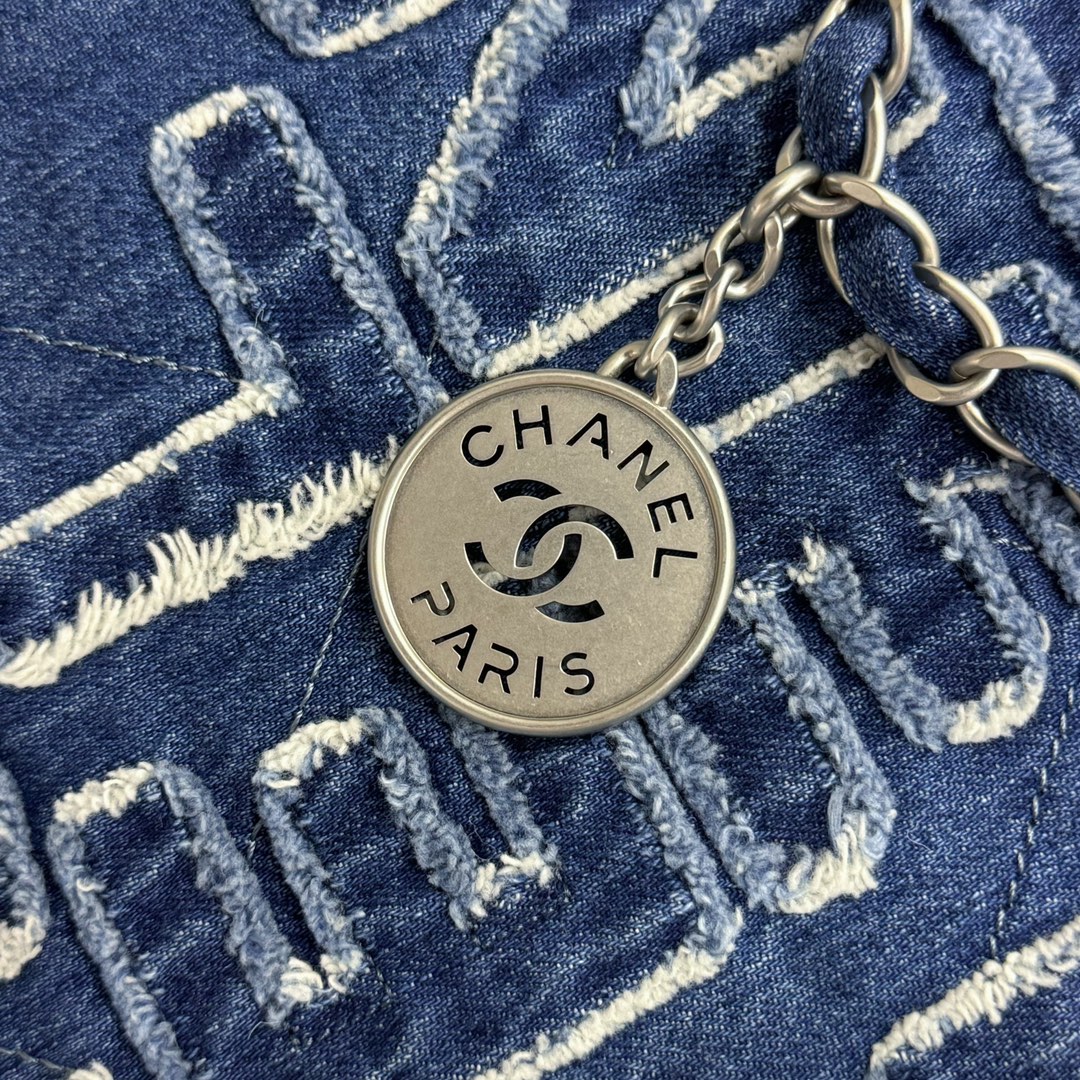 Chanel-denim 22 bag
