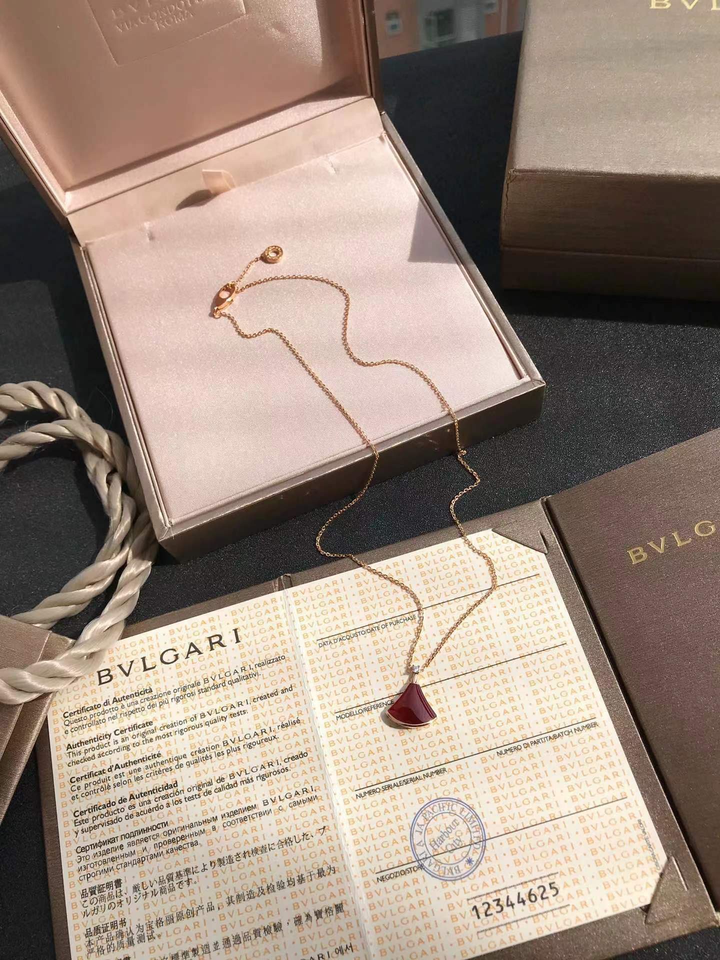 Bvlgari DIVAS DREAM Collection Mother-of-Pearl Fan Necklace