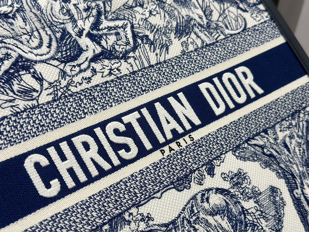 Blue and white tiger new bag