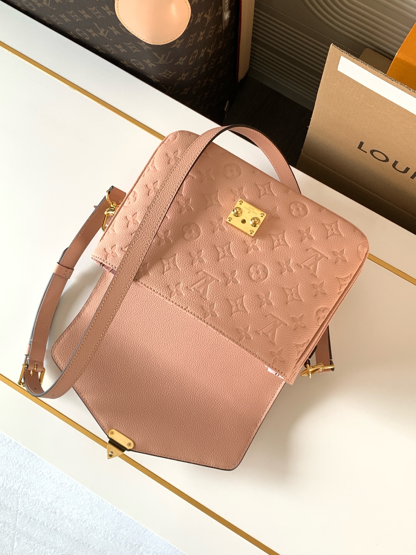 Louis Vuitton pochette métis Pink M44018