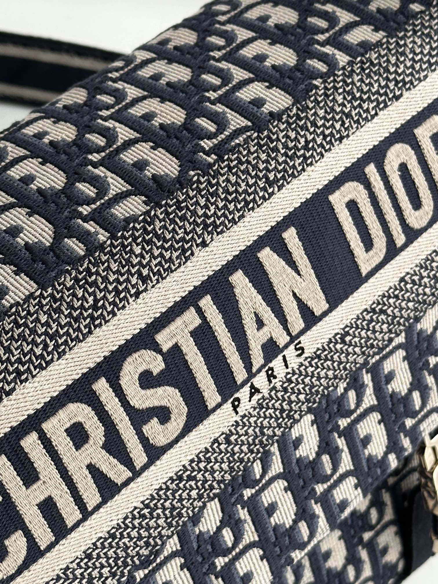 Dior-Medium Diorcamp Bag- M928