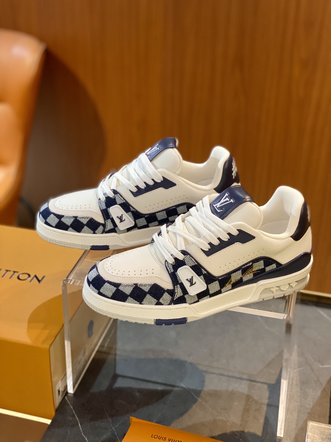 LV1AIKQY Trainer Sneakers