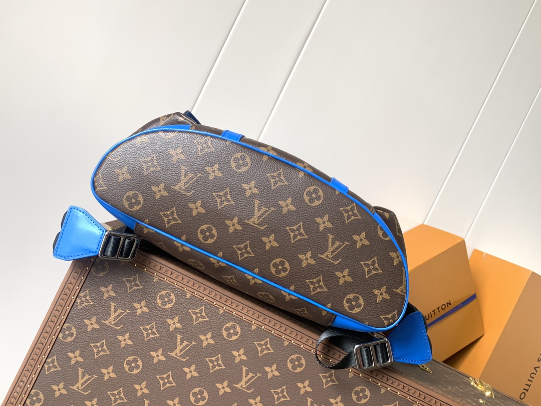 Louis Vuitton Christopher MM M46813 Blue