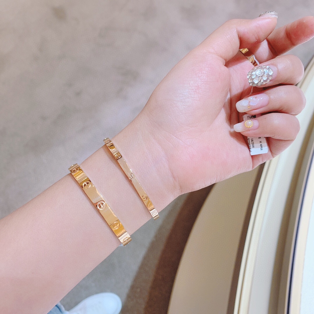 Cartier-Love bracelet