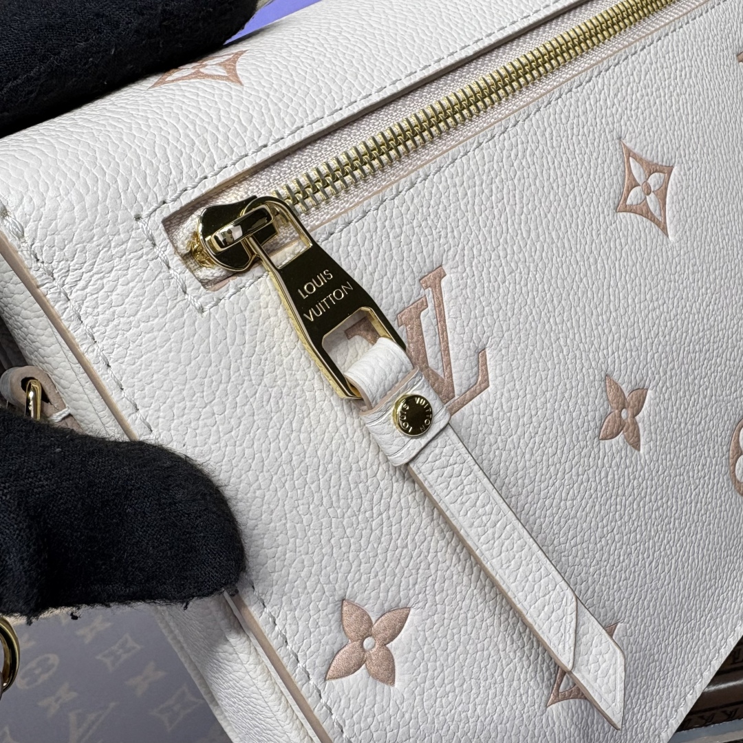LV M14977 Pochette Métis