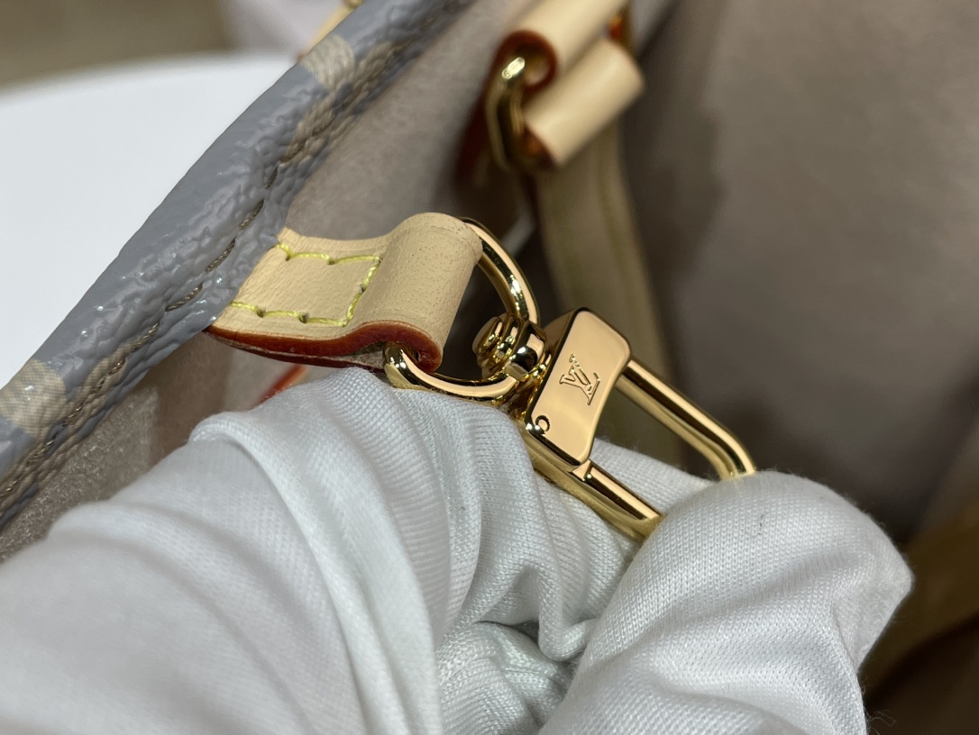 M45320-OnTheGo MM handbag