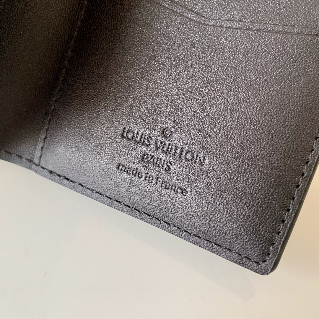 Louis Vuitton M69044 Pocket Wallet