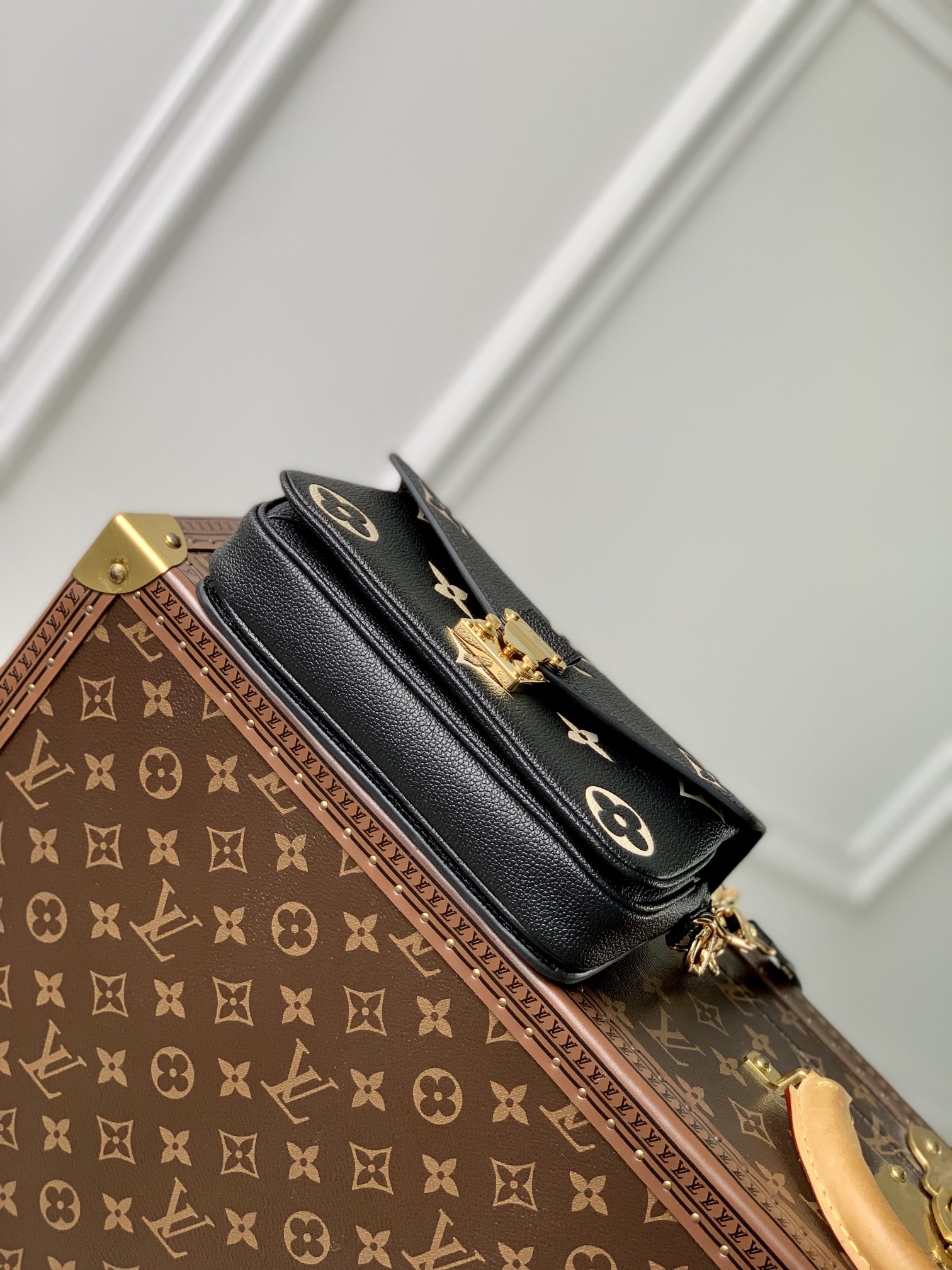 Louis Vuitton M46596 Pochette Métis East West