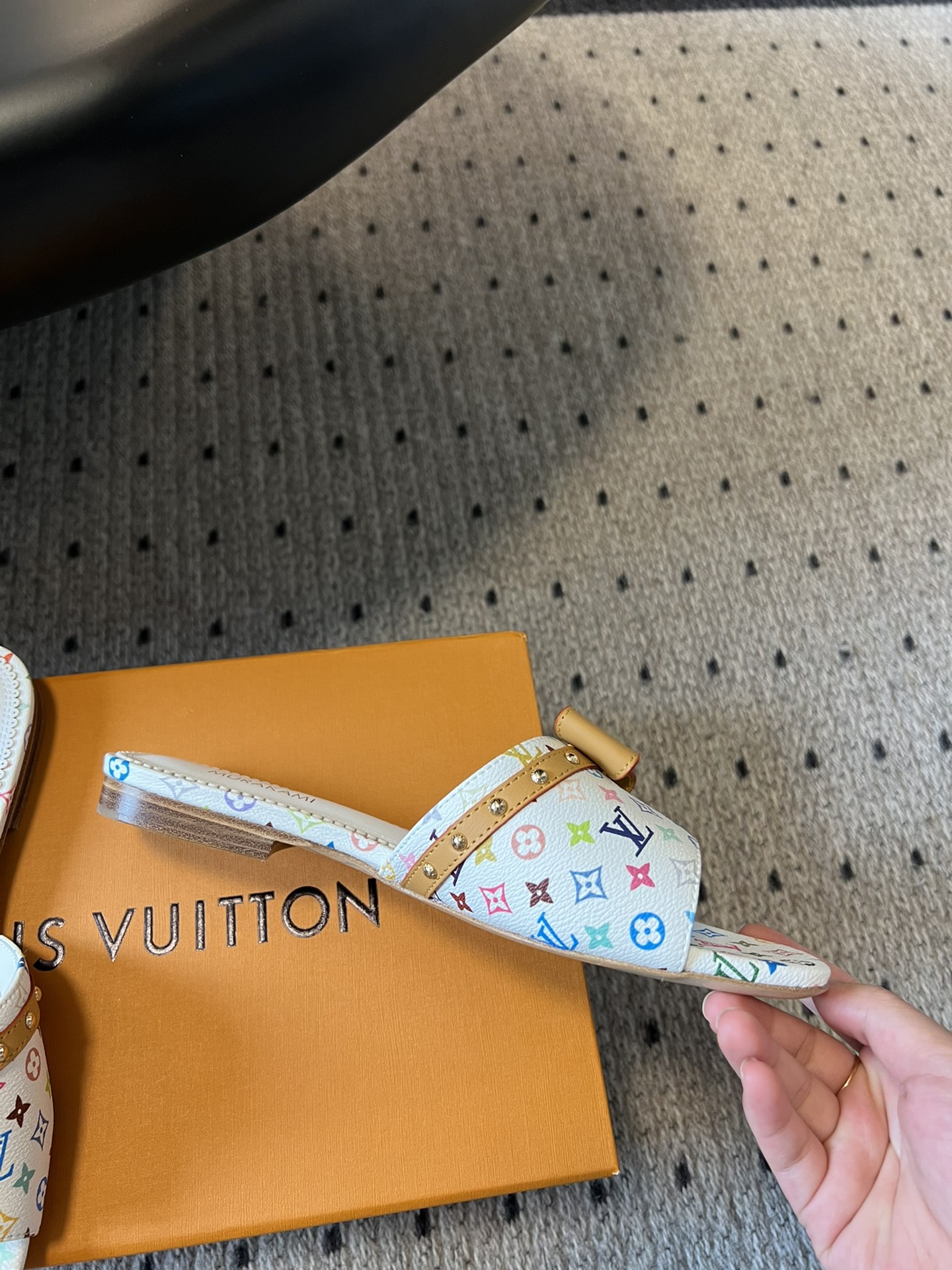 LV Spring and Summer New Flat Sandals