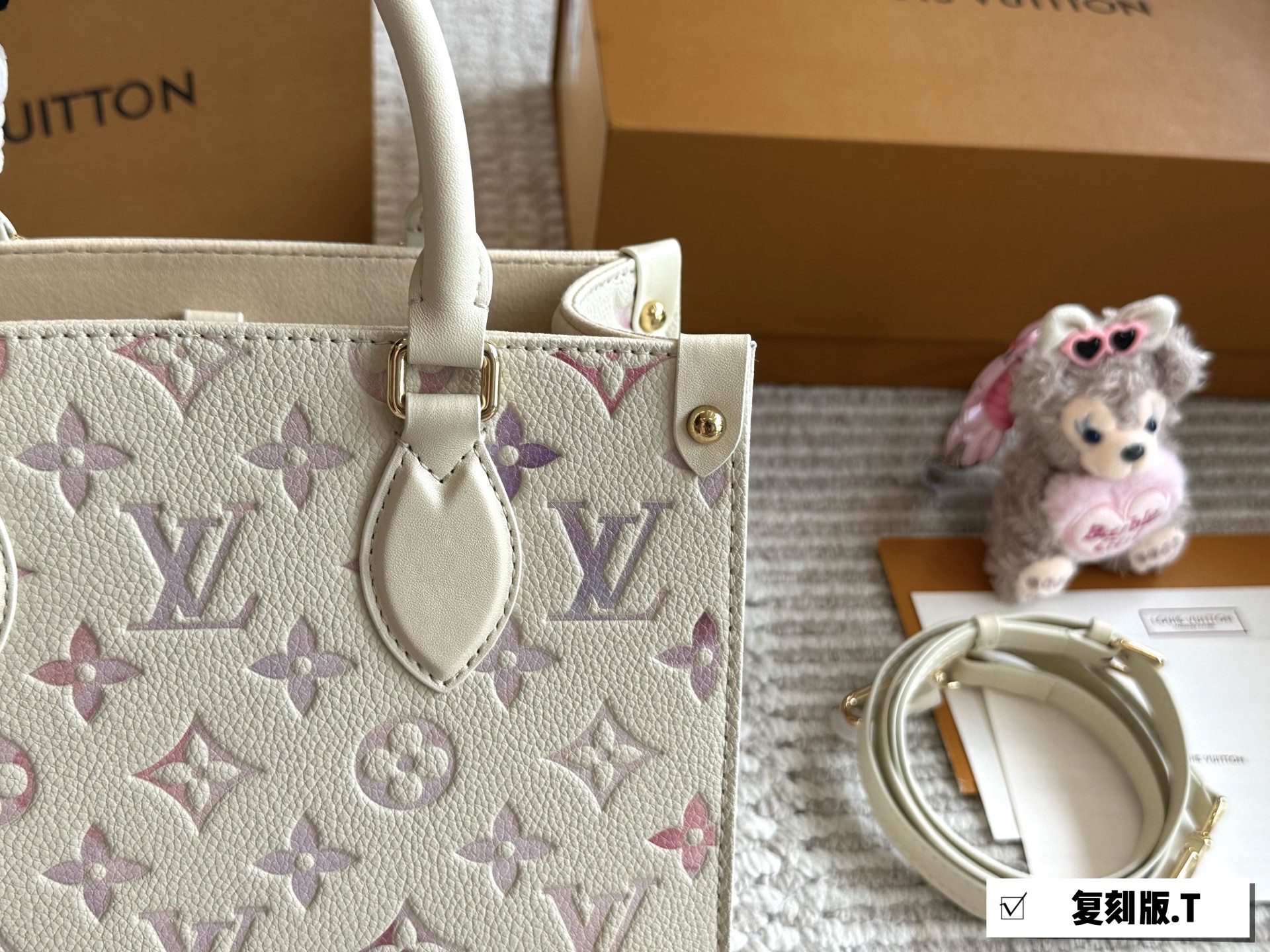 LV M25770 OnTheGo PM