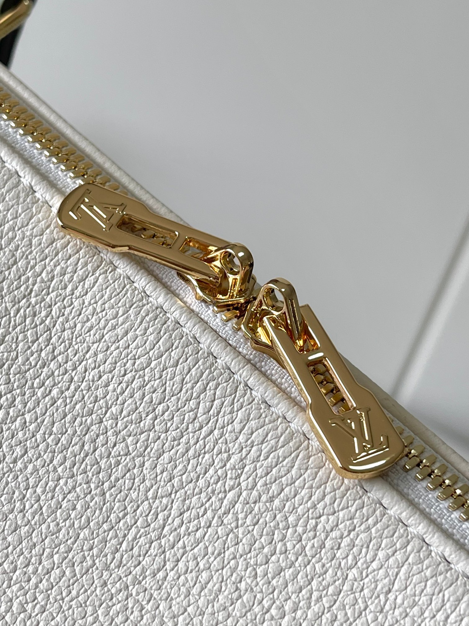 LOUIS VUITTON M26905 Express PM