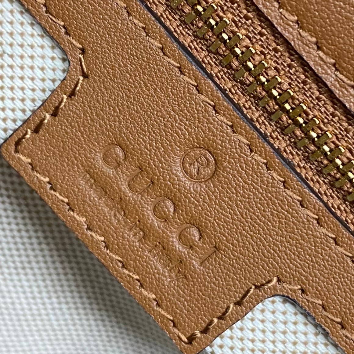 Gucci Blondie medium top handle bag