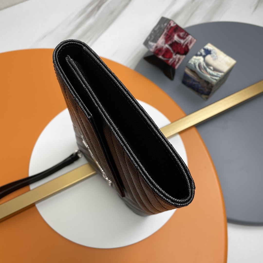 CASSANDRE MATELASSÉ FLAP POUCH --Black