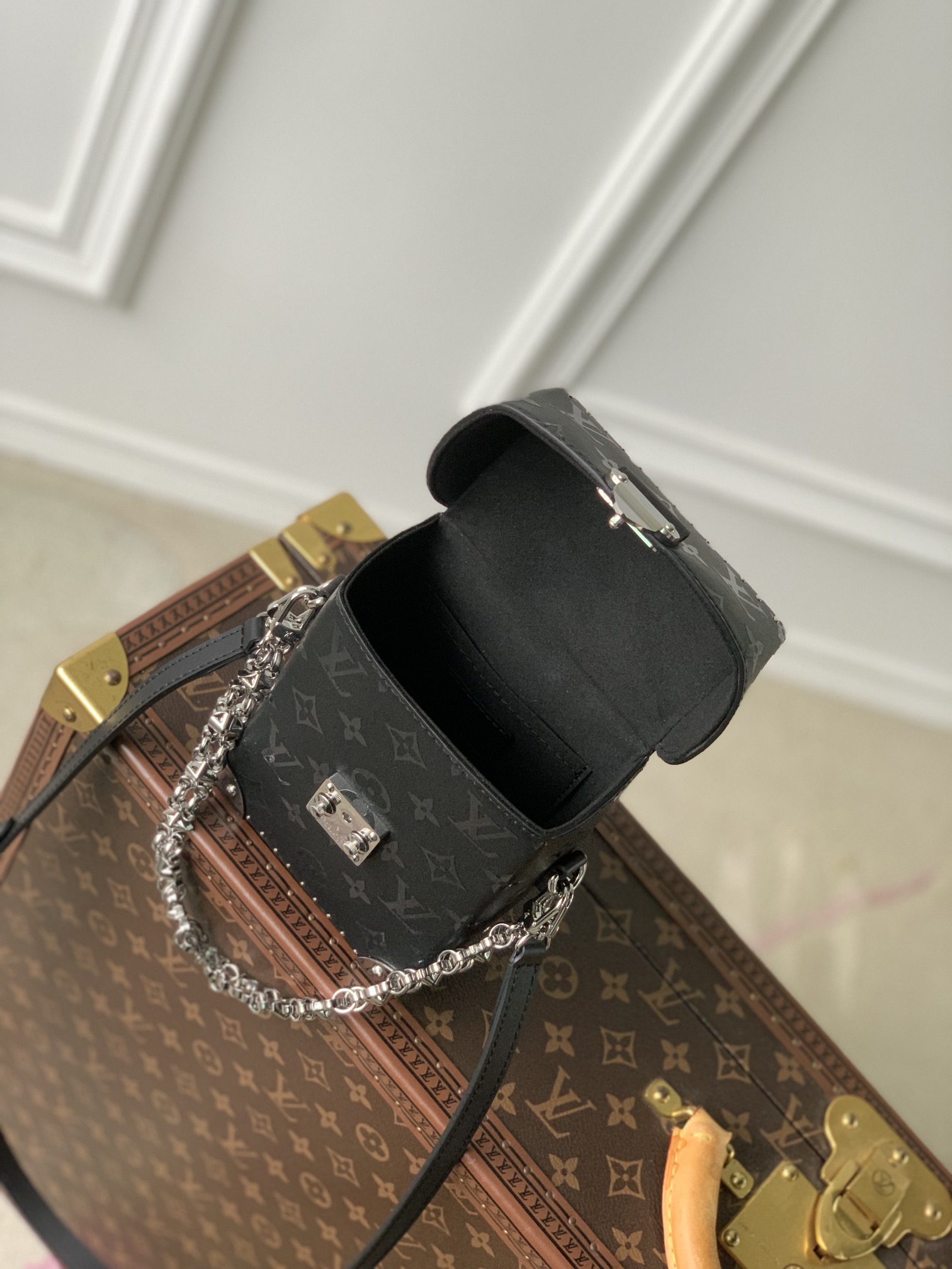 Louis Vuitton M11269 Camera Box Black