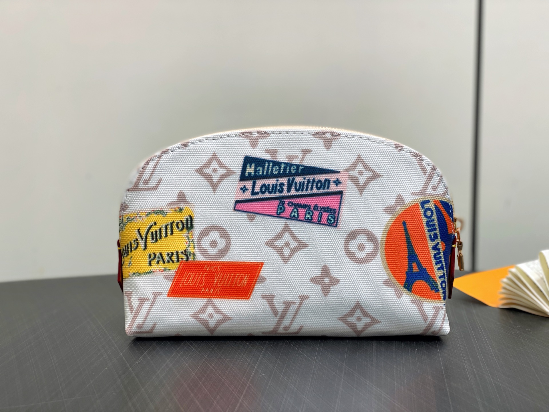 Louis Vuitton M14909 Pochette Cosmétique