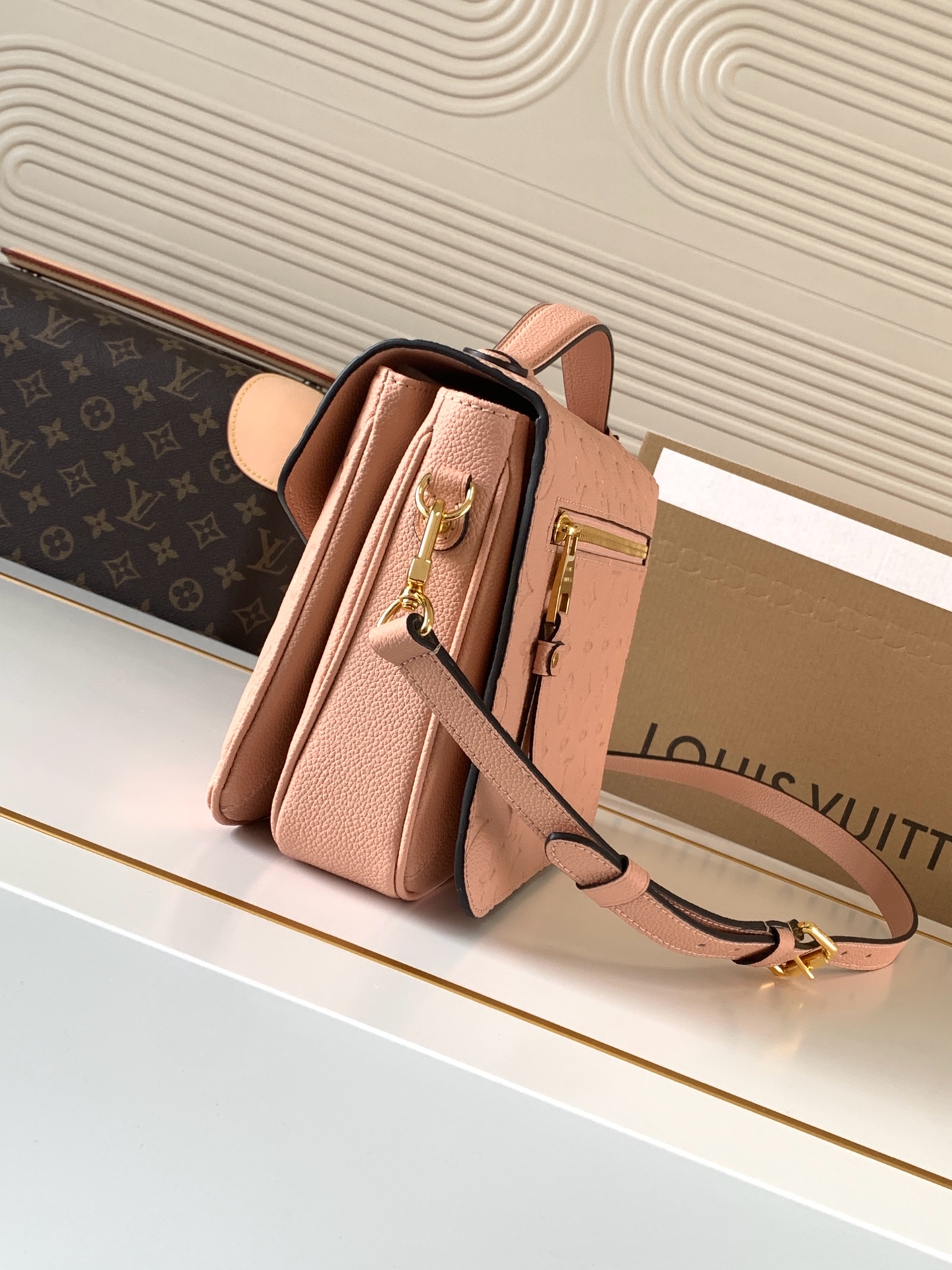 Louis Vuitton pochette métis Pink M44018