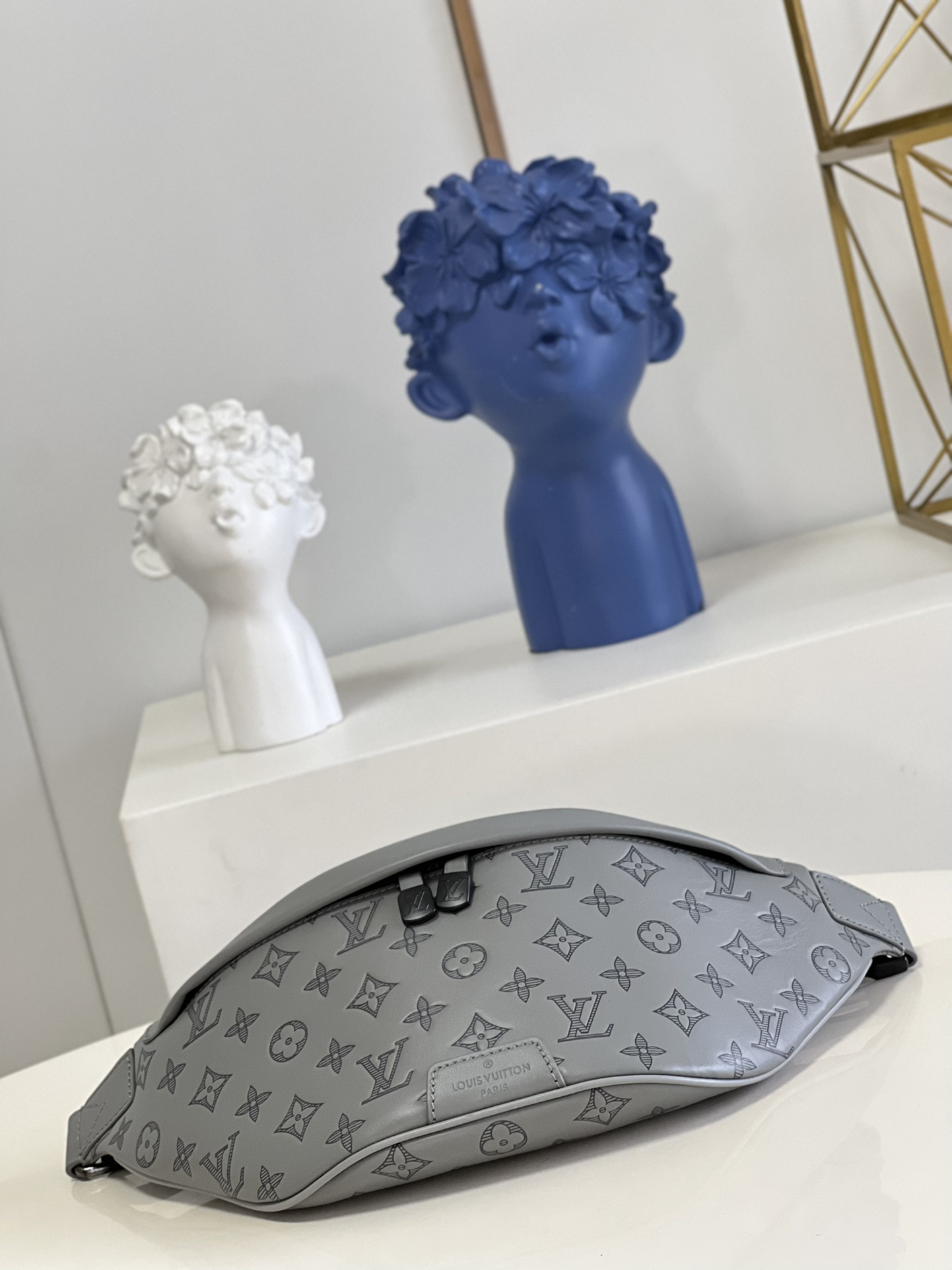 Louis Vuitton Anthracite gray M46108 Discovery Bumbag