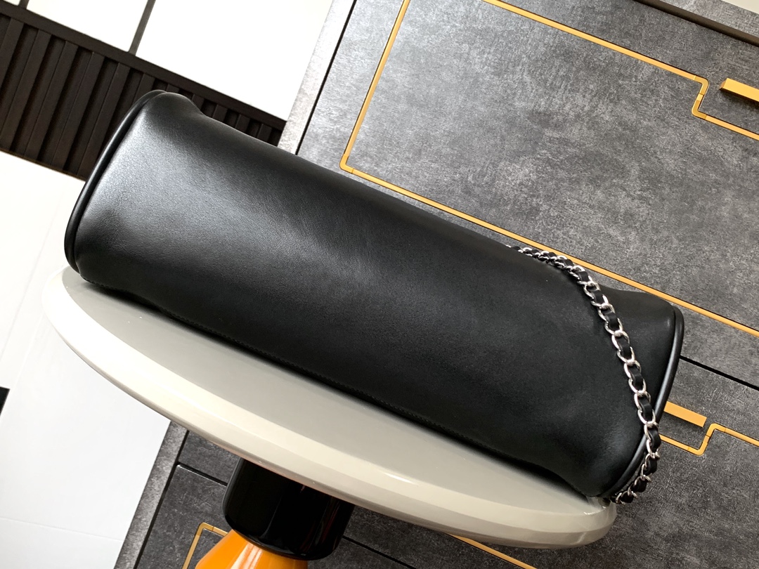 black and silver who doesn't love bag