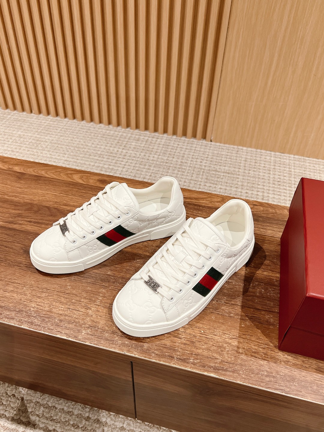 𝙂𝙪𝙘𝙘𝙞 𝘼𝙘𝙚#White