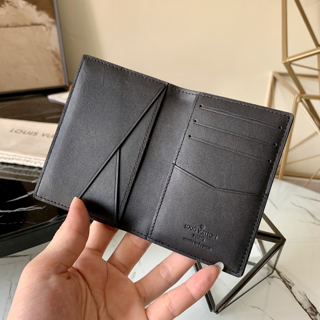 Louis Vuitton M69044 Pocket Wallet