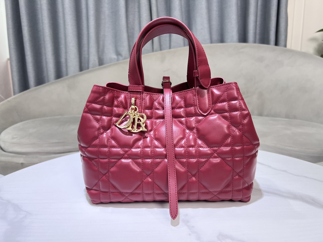 toujours Burgundy medium This Di