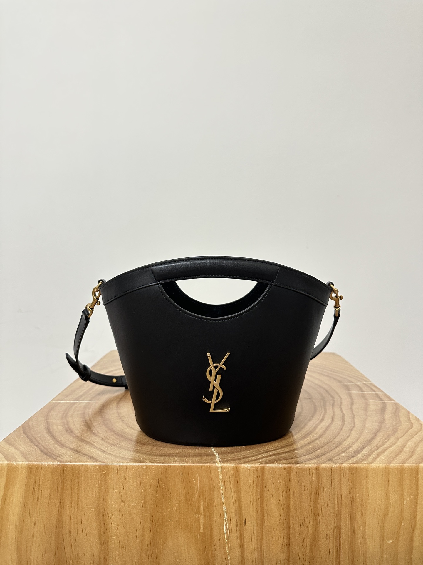 The latest mini tote basket bag