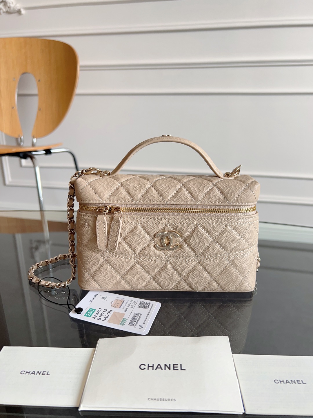 CHANEL=Long Vanity with chain