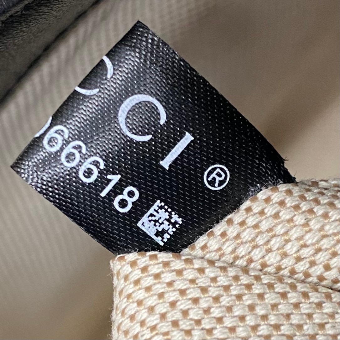 Gucci Blondie medium top handle bag