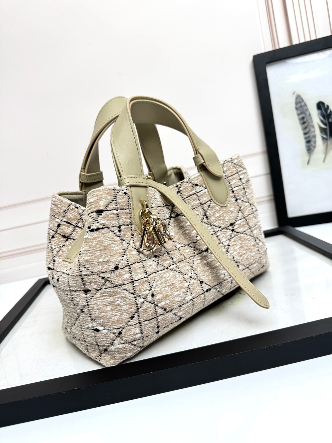 𝐃𝐢𝐨𝐫-𝐓𝐨𝐮𝐣𝐨𝐮𝐫𝐬