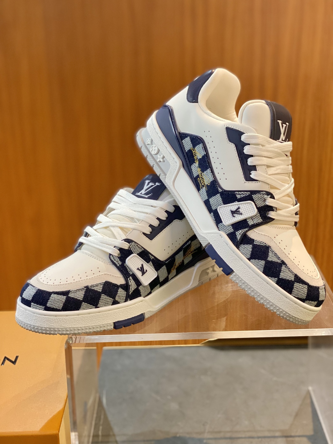 LV1AIKQY Trainer Sneakers