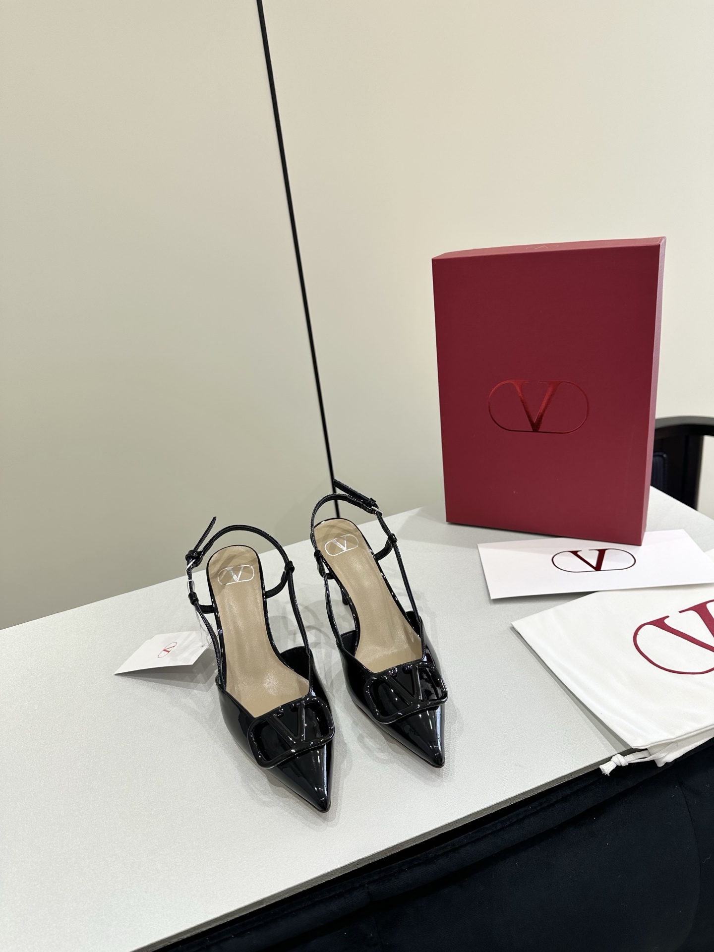 Valentino Garavani vlogo slingback pumps
