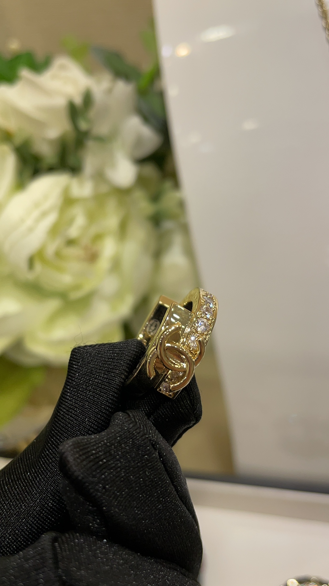 𝑪𝒉𝒂𝒏𝒆𝒍New double-stitched gold double C ring