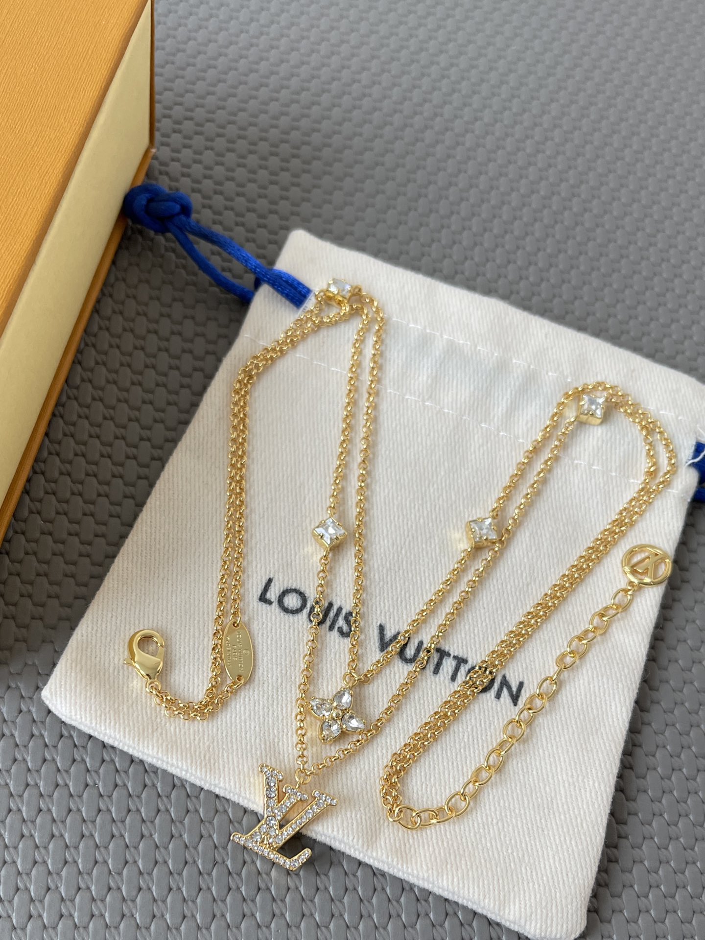 M01845 Lady LV Necklace