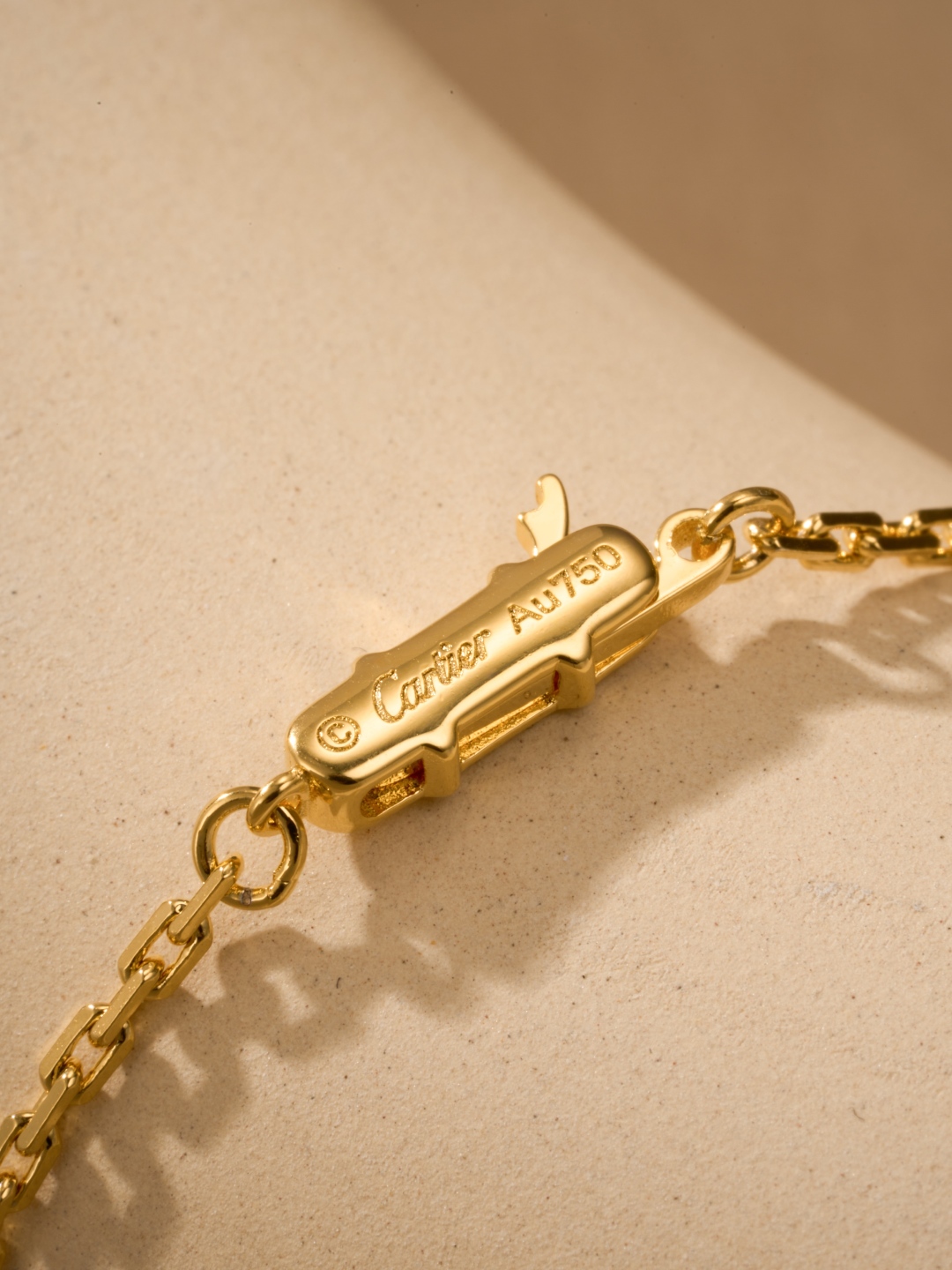 【Cartier】LOVE Three-Diamond Necklace