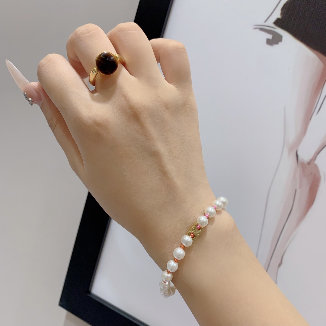 C*eline 520 pearl bracelet