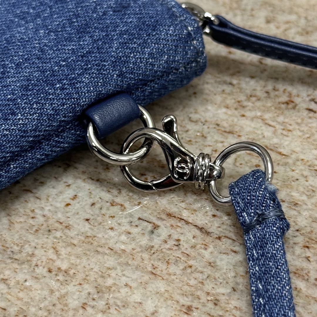 Chanel-denim 22 bag