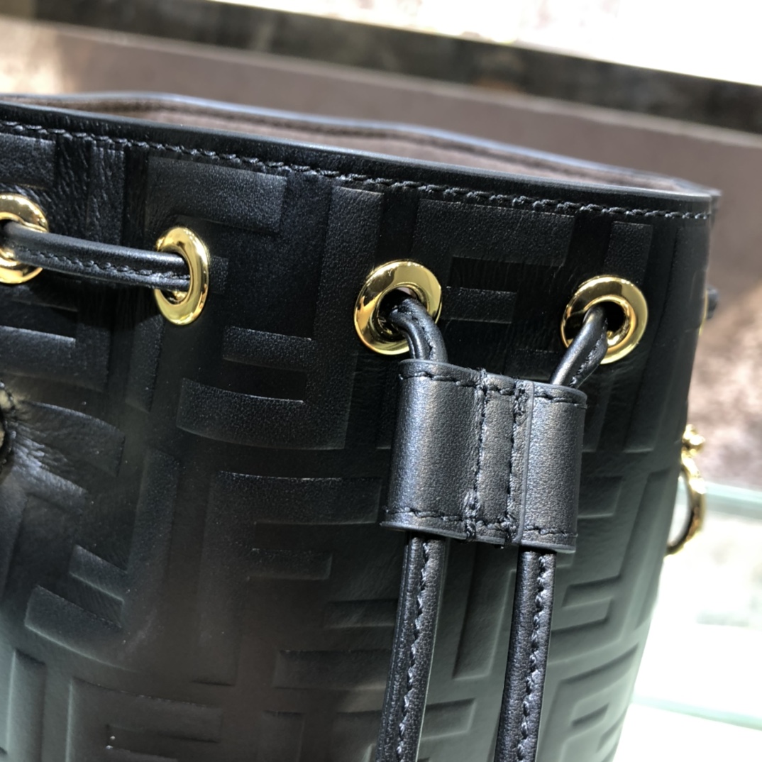 FENDI-Calfskin FF Logo Bucket Bag-Black