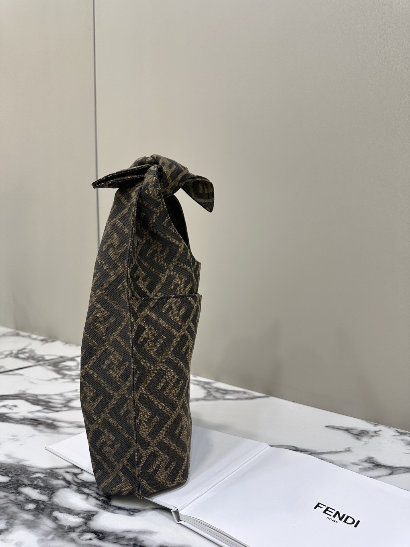 Fendi-𝟖𝟎𝟏𝟔𝟑