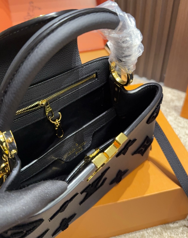 Louis Vuitton Capucines Handbag – Black