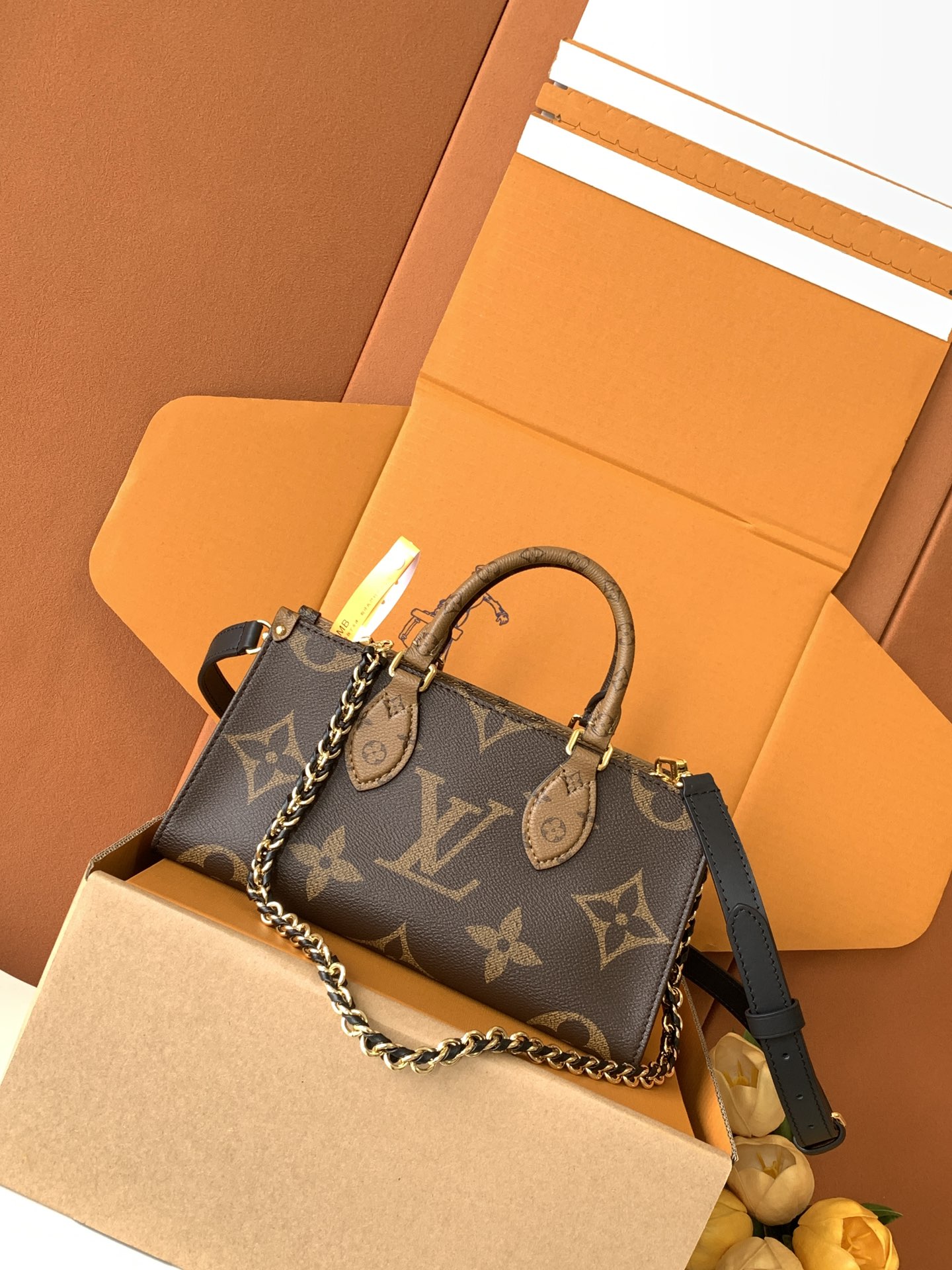 LV M14236 OnTheGo East West Chain