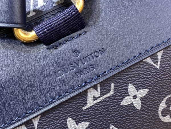 Louis Vuitton M46805 Christopher MM