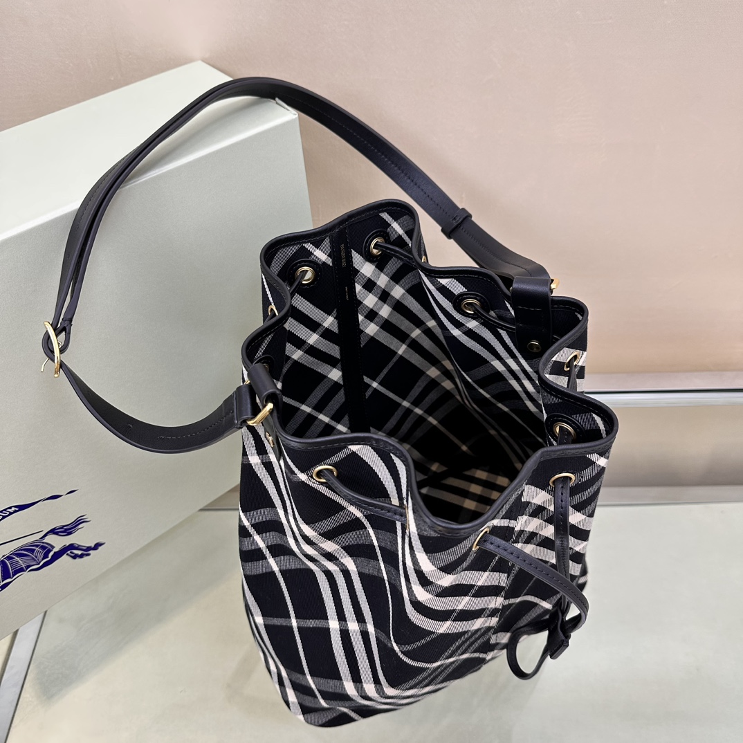 Burberry-Check Drawstring Pouch​