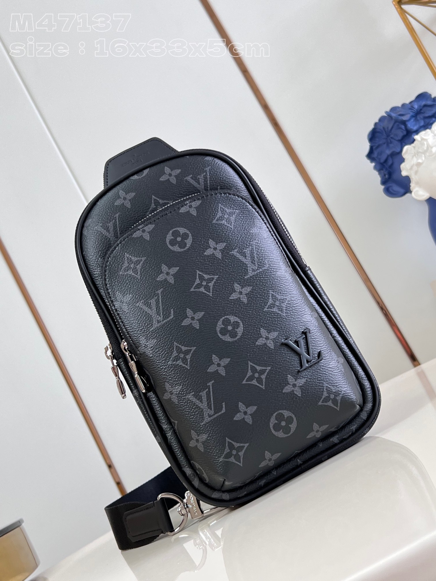 LV-M47137 Avenue Slingbag PM