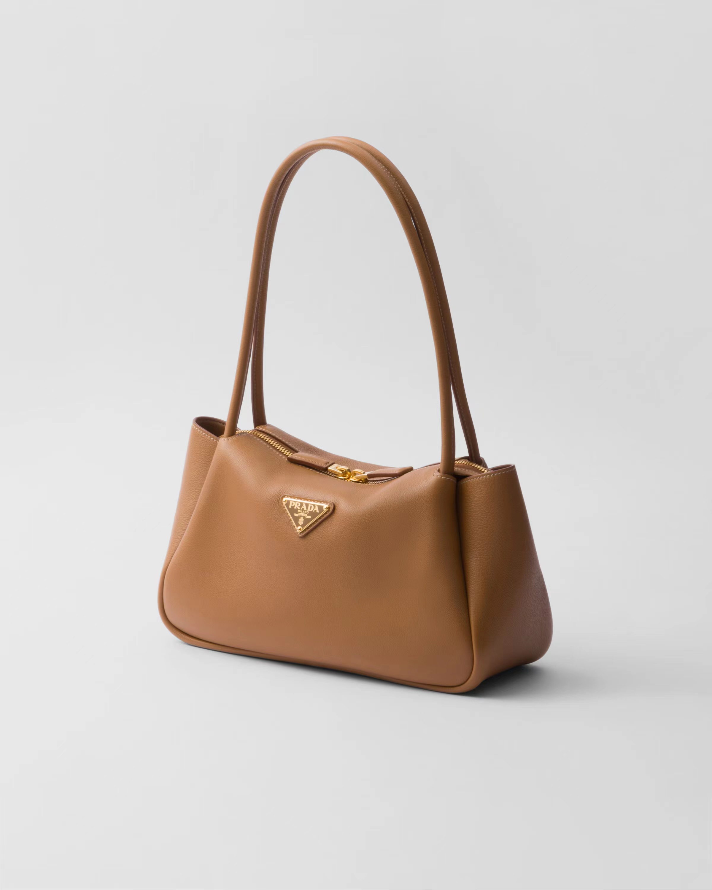 Medium leather handbag