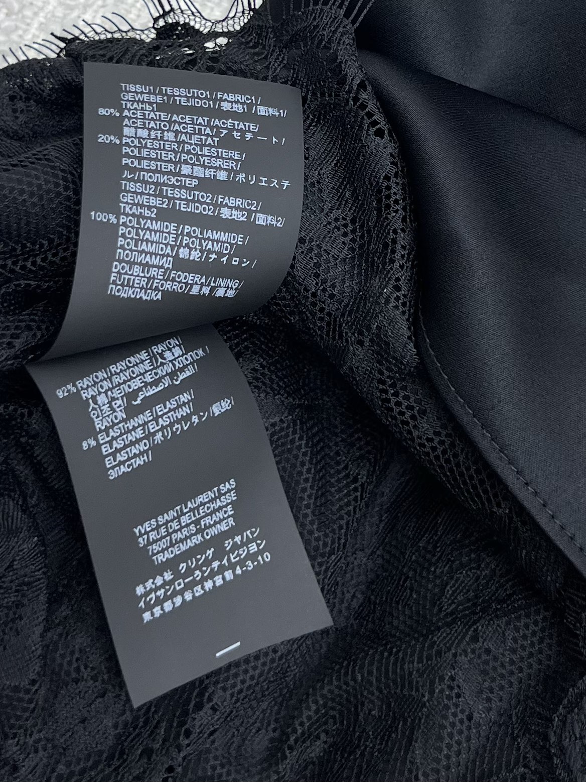 𝗦𝗔𝗜𝗡𝗧 𝗟𝗔𝗨𝗥𝗘𝗡𝗧 Satin and Lace Strapless Dress