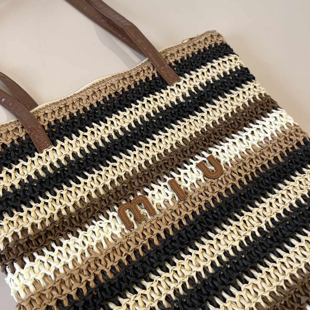 MIUMIU-Straw bag