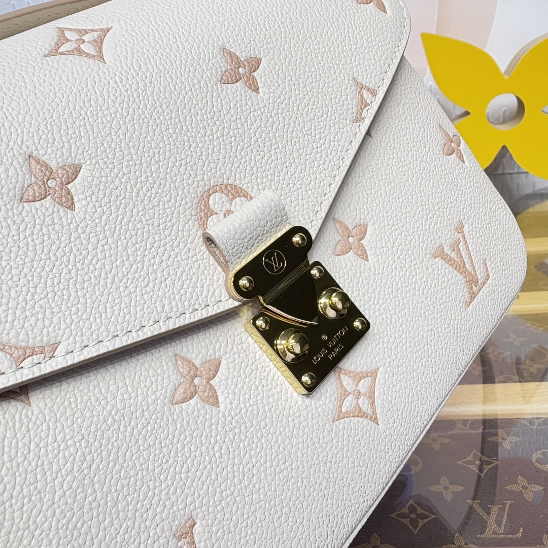 LV M14977 Pochette Métis