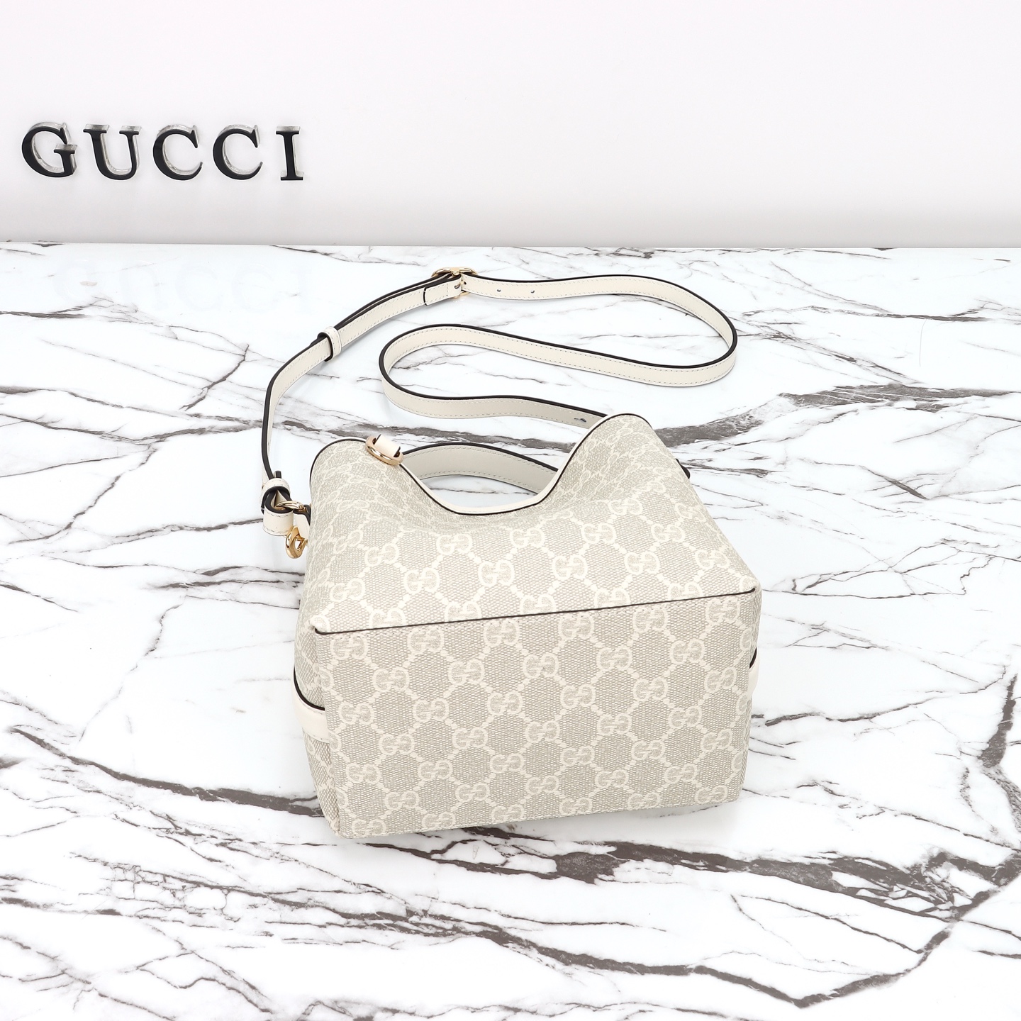 Gucci- Bucket bag -815118
